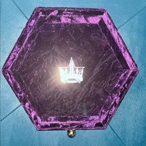 Jeffree Star Bloodlust eyeshadow pallet